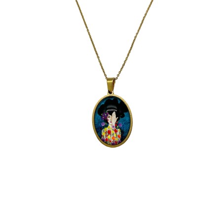 necklace steel gold hiding woman1